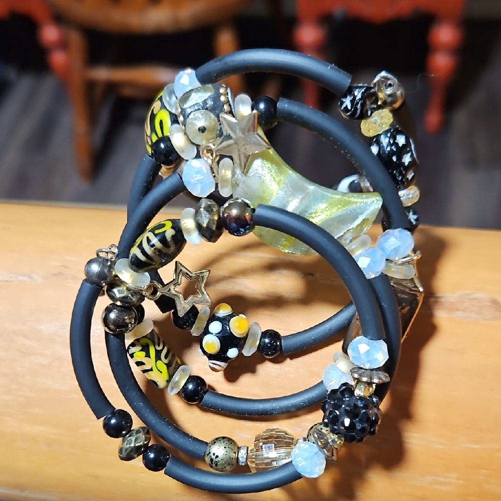 Elegant Black and Gold Beaded Bracelet